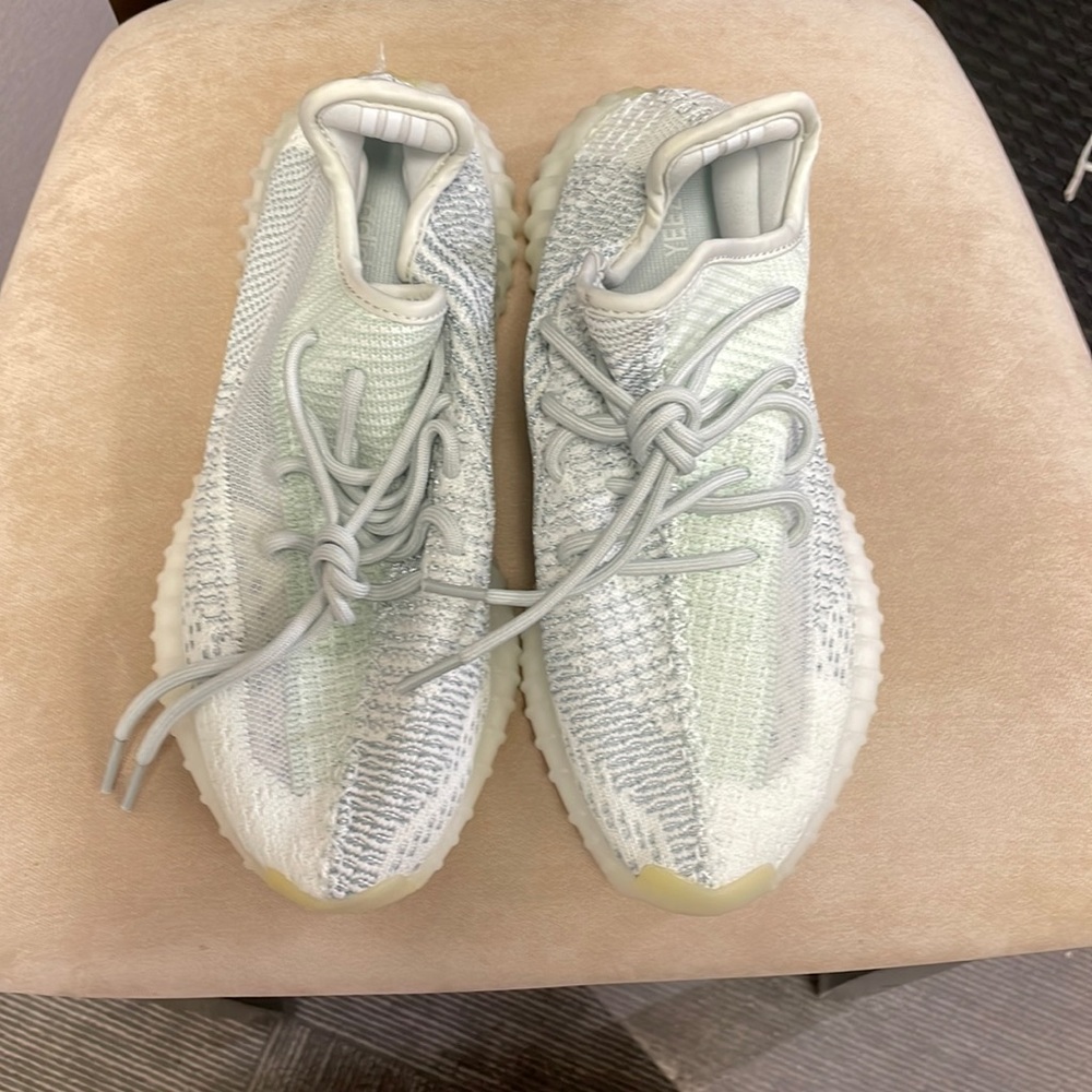 Never Worn Yeezy 350 Shoes Women’s